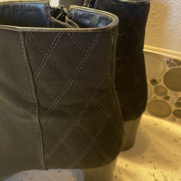 STUART Weitzman Chelsea suede woman’s black boots - Picture 6 of 15